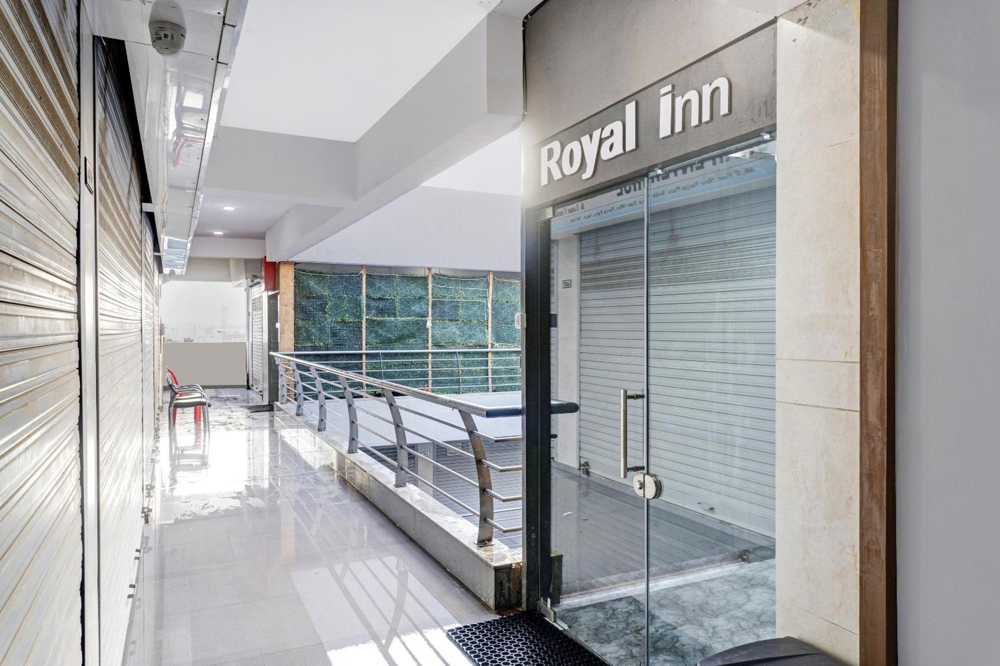 Oyo Flagship Hotel Royal Inn Surat Esterno foto