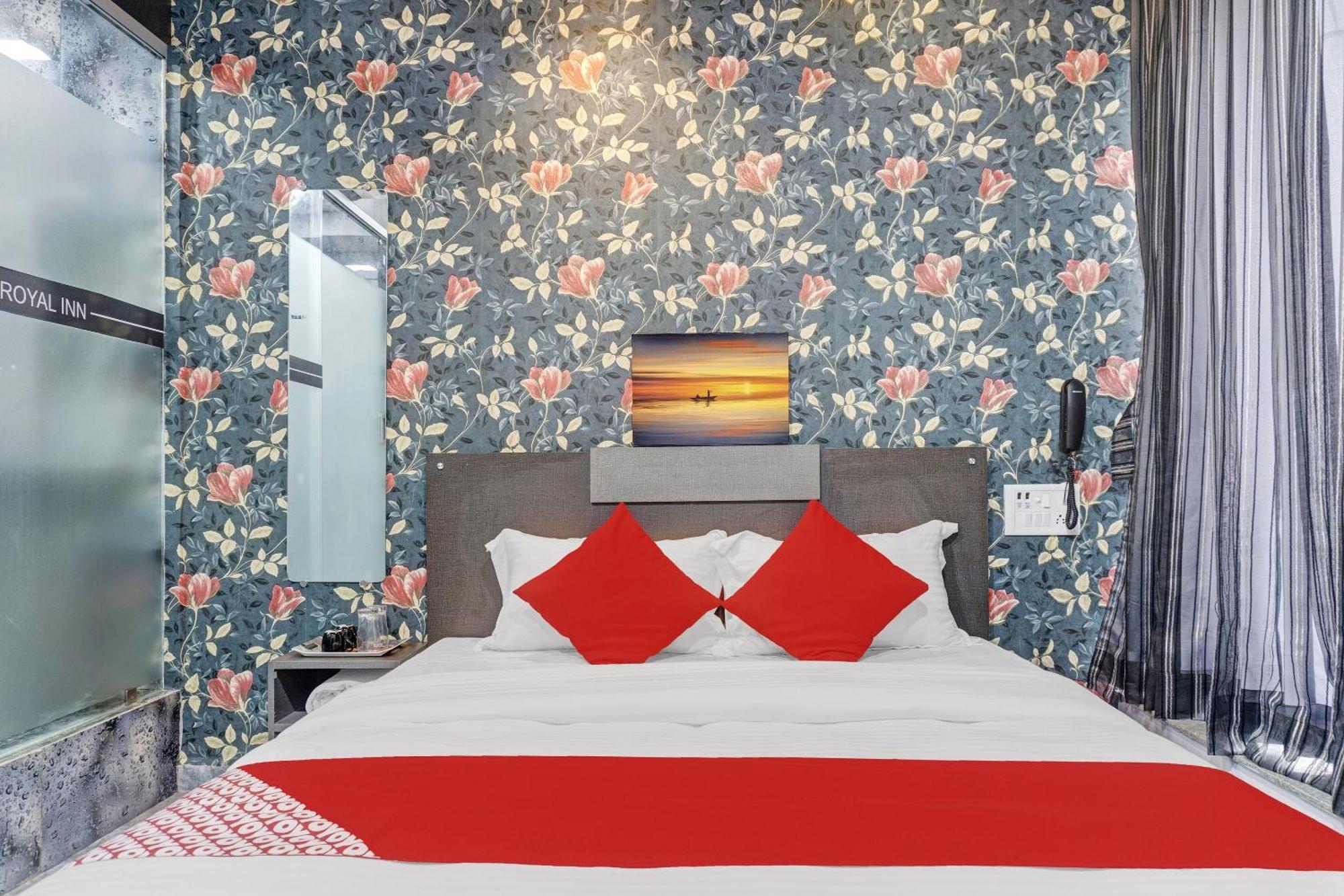 Oyo Flagship Hotel Royal Inn Surat Esterno foto